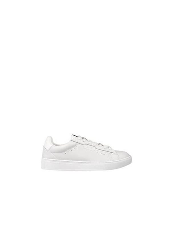 Buty do chodzenia męskie Colmar Bates. Zapięcie: sznurówki. Kolor: biały. Materiał: guma, skóra, tkanina, materiał, syntetyk. Szerokość cholewki: normalna. Sport: turystyka piesza