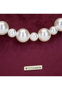 Wittchen - Damska torebka welurowa z perłami. Kolor: czerwony. Wzór: aplikacja. Styl: elegancki, wizytowy. Rodzaj torebki: na ramię