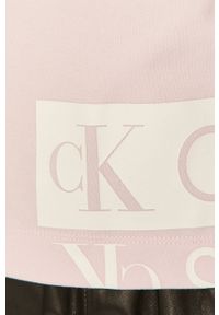 Calvin Klein Jeans - Bluza. Typ kołnierza: kaptur. Kolor: różowy. Materiał: bawełna, dzianina. Wzór: nadruk #4