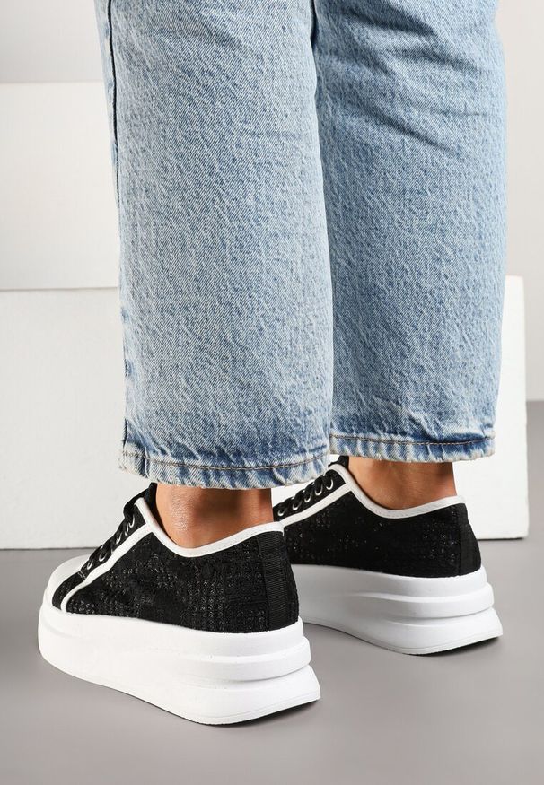 Renee - Czarno-Białe Sneakersy na Platformie z Koronkową Cholewką Falendriela. Okazja: na co dzień. Zapięcie: sznurówki. Kolor: czarny. Materiał: koronka. Szerokość cholewki: normalna. Obcas: na platformie
