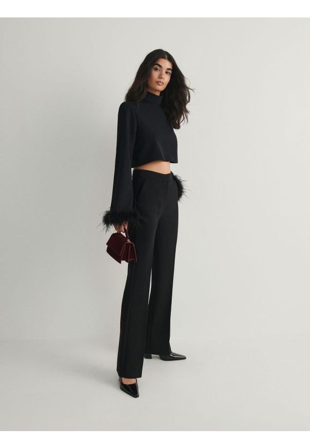 Reserved - Spodnie z kantem - czarny. Kolor: czarny. Materiał: tkanina, wiskoza. Wzór: gładki