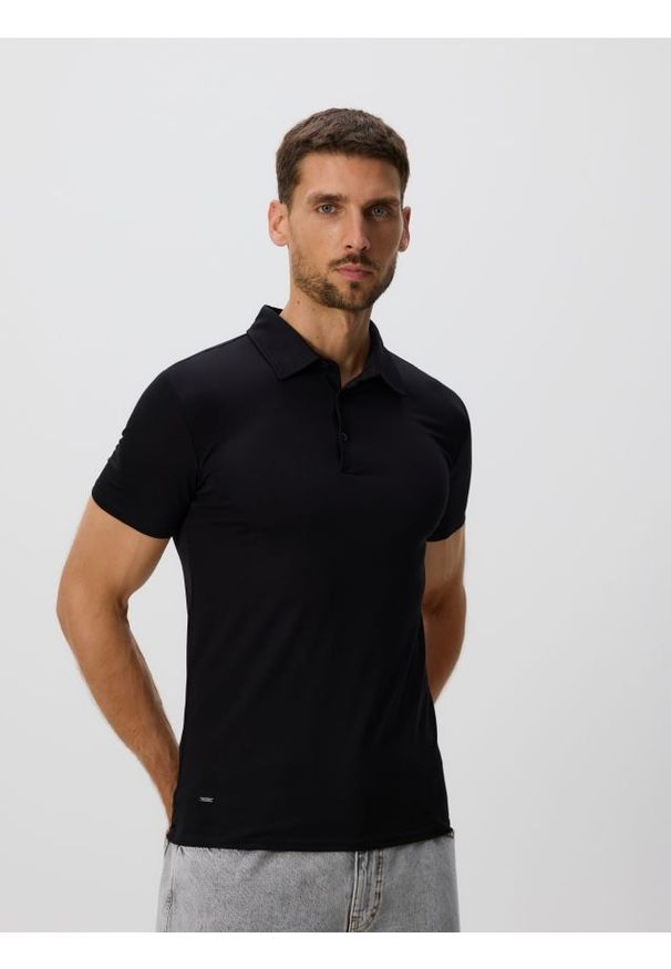 Reserved - Koszulka polo slim - czarny. Typ kołnierza: polo. Kolor: czarny. Materiał: dzianina, wiskoza