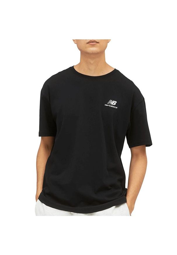 Koszulka New Balance UT21503BK - czarna. Kolor: czarny. Materiał: materiał. Wzór: aplikacja