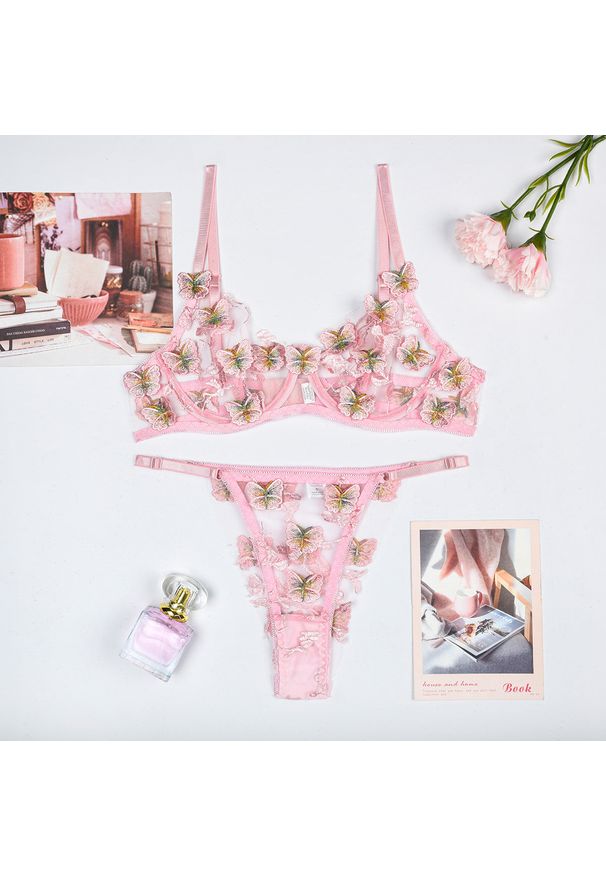 Intica - Komplet bielizny z haftem motyli na specjalne okazje Demi. Kolor: różowy. Materiał: tkanina. Wzór: haft