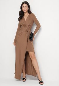 Born2be - Brązowa Sukienka z Efektownym Marszczeniem i Rozcięciem z Wiskozą Kliheria. Okazja: na co dzień. Kolor: brązowy. Materiał: wiskoza. Długość rękawa: długi rękaw. Styl: casual, elegancki, klasyczny #7