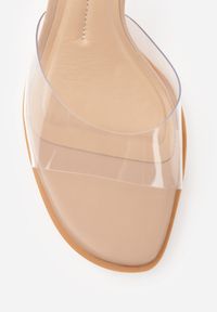 Born2be - Ciemnobeżowe Klapki z Transparentną Cholewką na Niskiej Szpilce Yalindra. Okazja: na co dzień. Kolor: beżowy. Materiał: jeans. Sezon: lato. Styl: casual, elegancki #2