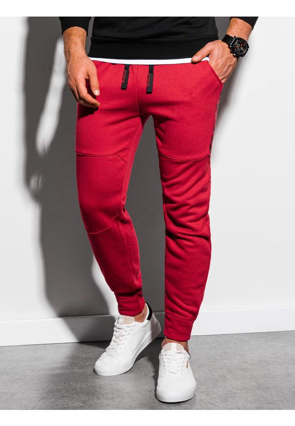 Czerwone spodnie Ombre Clothing z nadrukiem