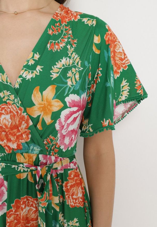 Born2be - Zielona Sukienka Maxi z Gumką w Talii z Szerokimi Rękawami i Kwiatowym Printem Nodriala. Okazja: na imprezę. Kolor: zielony. Wzór: kwiaty, nadruk. Sezon: lato. Długość: maxi