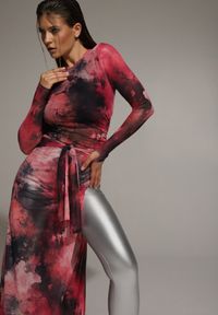 Renee - Fuksjowa Siateczkowa Sukienka Bodycon w Marmurkowy Wzór z Rozcięciem na Dole Valerimes. Okazja: na co dzień. Kolor: różowy. Długość rękawa: długi rękaw. Typ sukienki: bodycon. Styl: casual #6