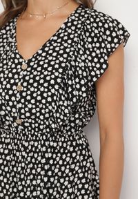 Born2be - Czarna Rozkloszowana Sukienka z Bawełny w Kwiaty z Guzikami Ronelle. Okazja: na spacer, na randkę, na co dzień. Kolor: czarny. Materiał: bawełna. Wzór: kwiaty. Typ sukienki: proste, rozkloszowane. Styl: elegancki, casual #3