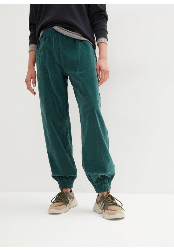 bonprix - Spodnie sztruksowe z mieszanki bawełny. Kolor: zielony. Materiał: bawełna, sztruks