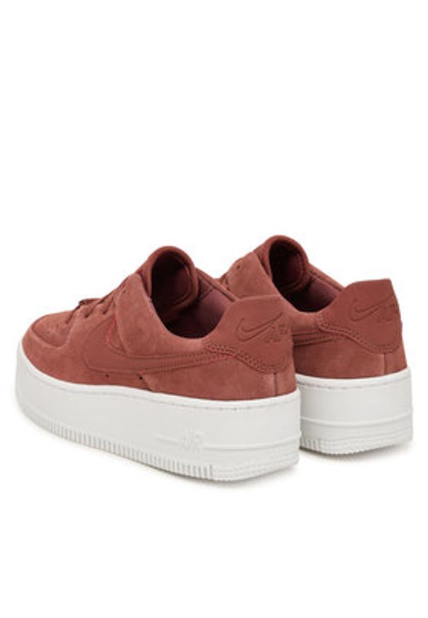 Nike Sneakersy Af1 Sage Low AR5339 204 Czerwony ciemny. Kolor: czerwony. Materiał: skóra, zamsz