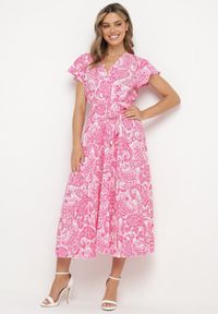 Born2be - Różowa Sukienka z Kopertowym Dekoltem z Gumką w Talii i Materiałowym Paskiem Xelovia. Okazja: na co dzień. Kolor: różowy. Materiał: materiał. Typ sukienki: kopertowe. Styl: elegancki, casual #2