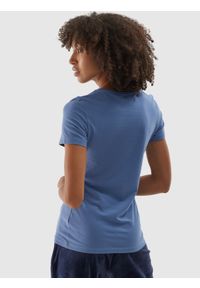 4f - T-shirt slim z bawełny organicznej damski - niebieski. Kolor: niebieski. Materiał: bawełna. Wzór: napisy