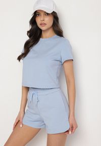 Born2be - Jasnoniebieski T-shirt z Bawełny o Krótkim Kroju Galarina. Okazja: na co dzień. Kolor: niebieski. Materiał: bawełna. Długość: krótkie. Styl: klasyczny, elegancki, casual