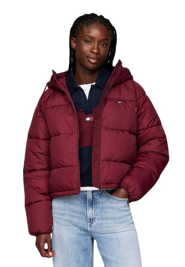 Tommy Jeans - TOMMY JEANS Bordowa pikowana damska kurtka. Okazja: na co dzień. Kolor: czerwony. Materiał: poliester. Styl: elegancki, casual