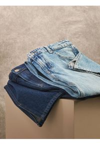 Reserved - Jeansy straight - niebieski. Kolor: niebieski #1