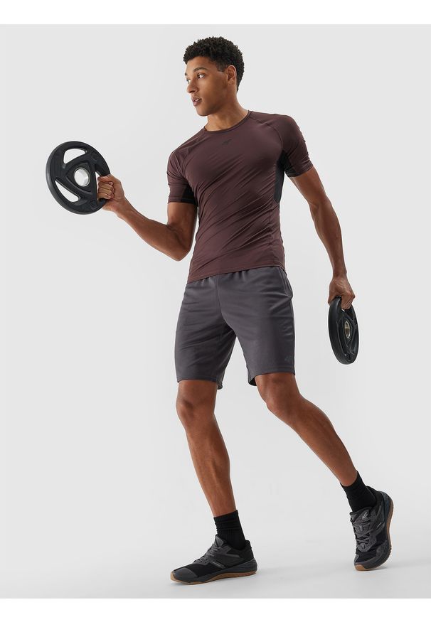 4f - 4F Spodenki treningowe szybkoschnące męskie - szare 3XL. Kolor: szary. Materiał: dzianina, włókno, syntetyk, materiał. Długość: krótkie. Wzór: gładki, ze splotem. Sport: fitness