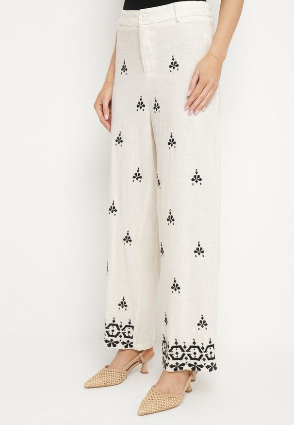 Born2be - Biało-Czarne Szerokie Spodnie z Lnem Wiskozą Wysokim Stanem i Haftami Ilonira. Okazja: na co dzień. Stan: podwyższony. Kolor: biały. Materiał: wiskoza, len. Wzór: haft. Styl: casual, elegancki