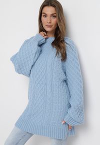 Born2be - Jasnoniebieski Sweter o Wydłużonym Fasonie z Modnym Splotem Ahexa. Kolor: niebieski. Długość: długie. Wzór: ze splotem #1
