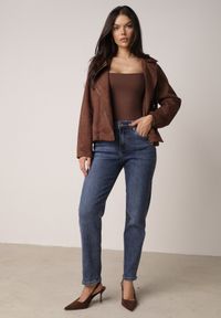 Born2be - Niebieskie Jeansy z Bawełną o Kroju Mom Fit Lendrea. Okazja: na co dzień. Stan: podwyższony. Kolor: niebieski. Styl: casual, klasyczny #1