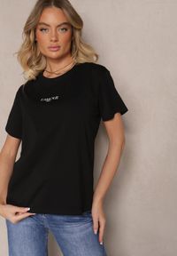 Renee - Czarny Bawełniany T-shirt z Napisem Marivetha. Okazja: na co dzień. Kolor: czarny. Materiał: bawełna. Wzór: napisy. Styl: casual, elegancki