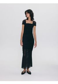 Reserved - Sukienka z marszczeniami - czarny. Kolor: czarny. Materiał: dzianina, mesh