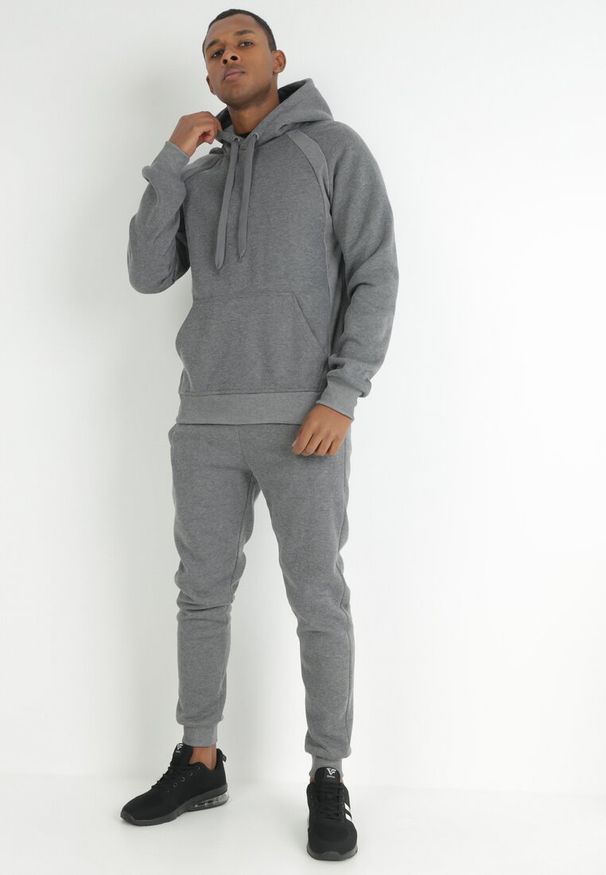 Born2be - Ciemnoszary Komplet Dresowy 2-częściowy Johan. Kolor: szary. Materiał: dresówka