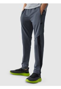 4F JUNIOR - Spodnie sportowe szybkoschnące chłopięce - szare. Kolor: szary. Materiał: dzianina, włókno, materiał, elastan, syntetyk. Wzór: jednolity, ze splotem. Sport: fitness