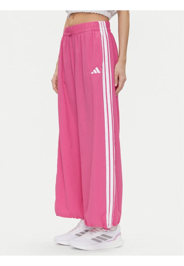 Adidas - adidas Spodnie dresowe Essentials 3-Stripes JC8167 Różowy Loose Fit. Kolor: różowy. Materiał: syntetyk