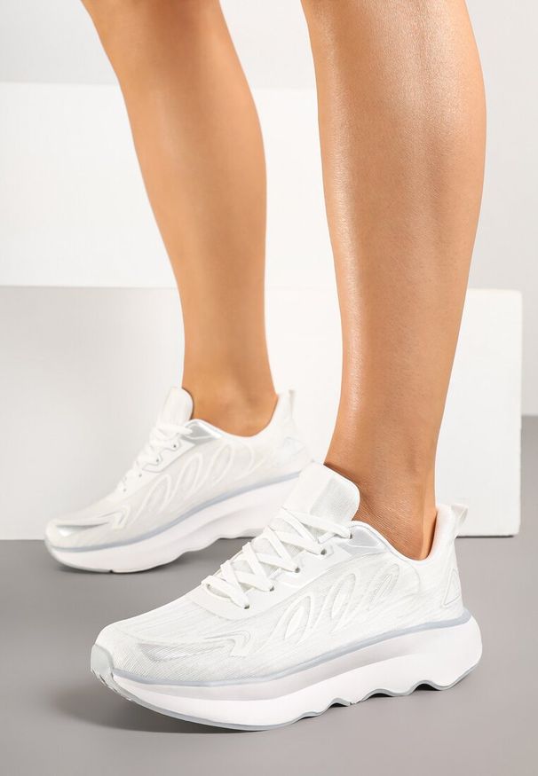 Born2be - Białe Sneakersy na Piankowej Podeszwie z Geometrycznymi Zdobieniami Uliolisa. Okazja: na co dzień. Kolor: biały. Materiał: jeans. Wzór: aplikacja, geometria