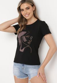 Born2be - Czarny T-shirt z Bawełny z Krótkim Rękawem i Nadrukiem Tiaressa. Kolor: czarny. Materiał: bawełna. Długość rękawa: krótki rękaw. Długość: krótkie. Wzór: nadruk. Styl: klasyczny, elegancki #7