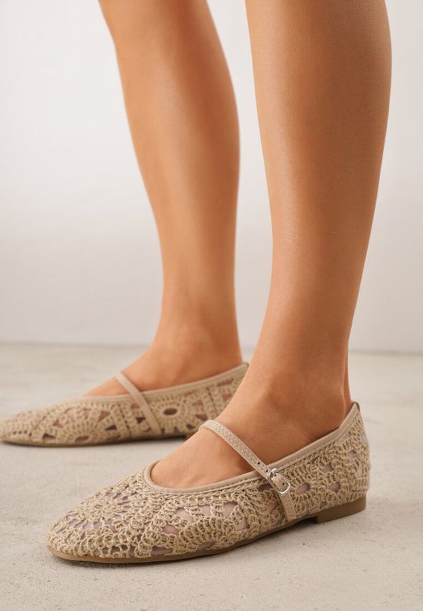 Renee - Ciemnobeżowe Boho Balerinki VICES w Stylu Mary Jane z Ażurową Cholewką Lainia. Okazja: na co dzień. Zapięcie: pasek. Kolor: beżowy. Szerokość cholewki: normalna. Wzór: ażurowy. Sezon: lato, wiosna. Styl: boho