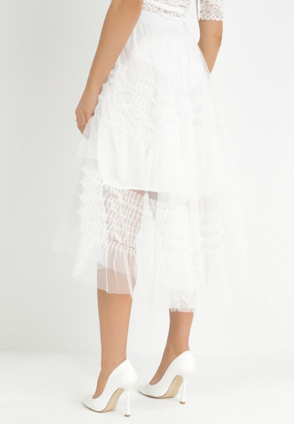 Born2be - Biała Rozkloszowana Spódnica z Falbankami Warda. Kolor: biały. Wzór: aplikacja
