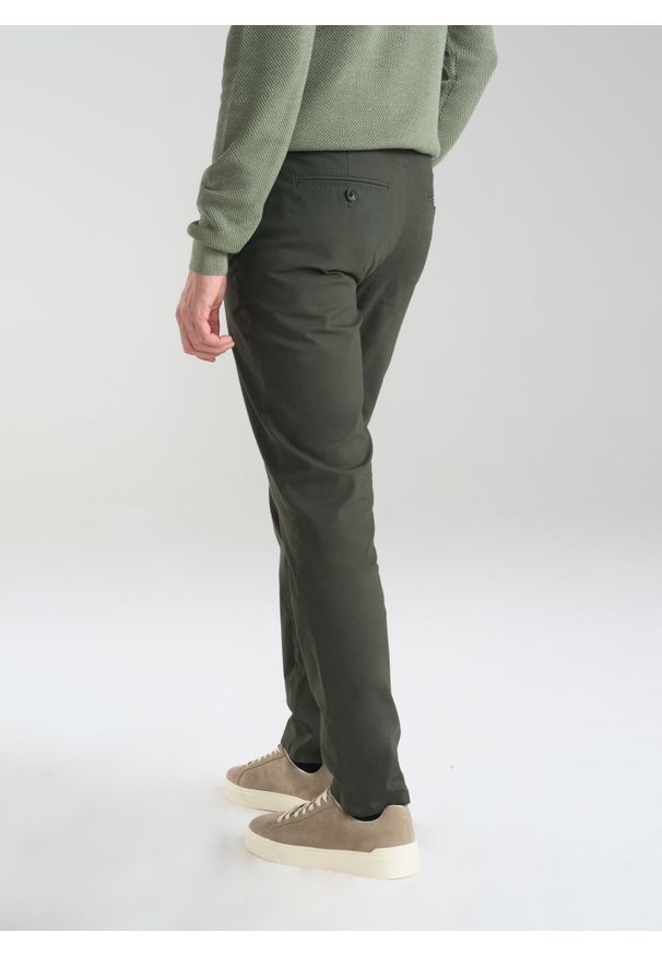 PAKO LORENTE – Męskie spodnie w kolorze zielonym P24SF-WX-001-Z-S - Pako Lorente. Kolor: zielony. Materiał: elastan, bawełna