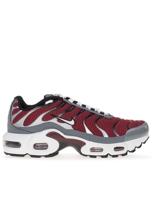 Buty Nike Air Max Plus CD0609-602 - czerwone. Kolor: czerwony. Materiał: guma, syntetyk, materiał. Szerokość cholewki: normalna. Sezon: lato. Model: Nike Air Max