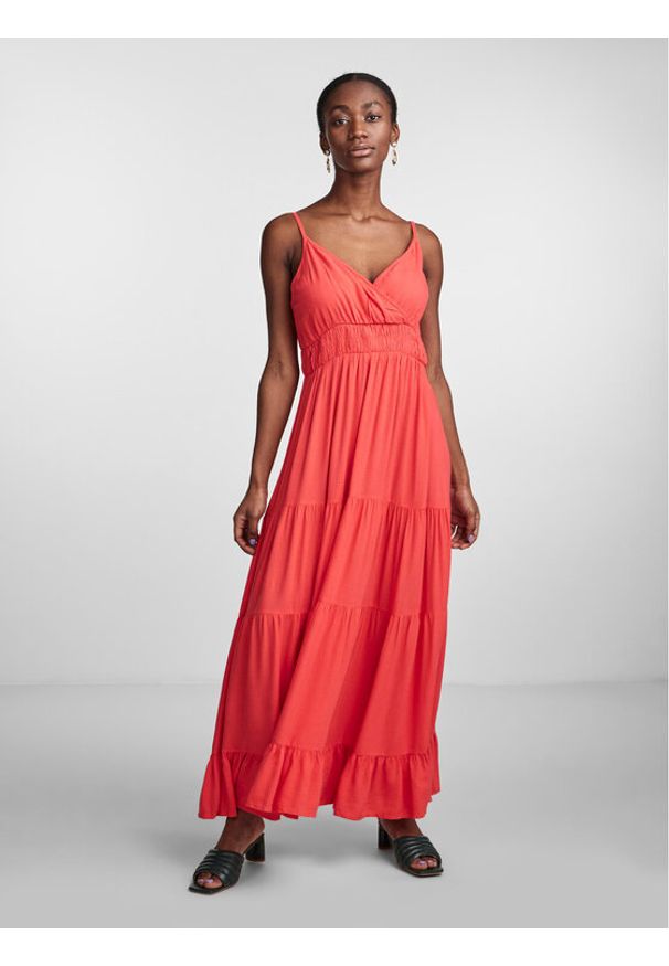 YAS Sukienka codzienna 26026350 Koralowy Regular Fit. Okazja: na co dzień. Kolor: pomarańczowy. Materiał: wiskoza. Typ sukienki: proste. Styl: casual