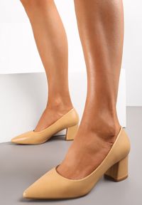 Born2be - Brązowe Czółenka na Niskim Kwadratowym Słupku z Imitacji Skóry Diljana. Wysokość cholewki: przed kostkę. Nosek buta: szpiczasty. Zapięcie: bez zapięcia. Kolor: brązowy. Materiał: skóra. Szerokość cholewki: normalna. Obcas: na słupku #1