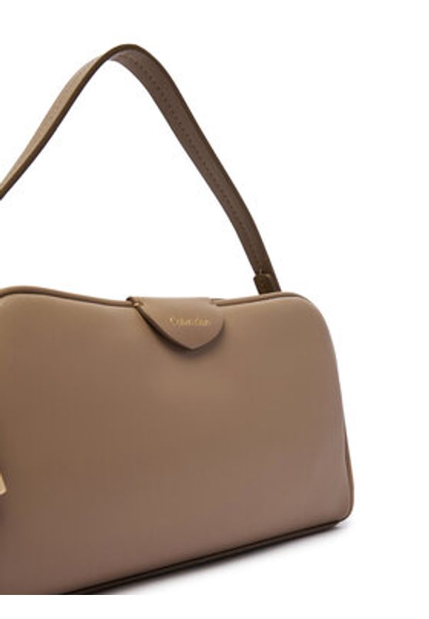 Calvin Klein Torebka Emblem Trio Top Handle Camera Ba LV04F3370G Beżowy. Kolor: beżowy. Materiał: skórzane