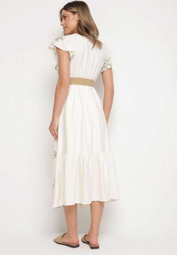 Born2be - Biało-Zielona Wiskozowa Sukienka z Kopertowym Dekoltem i Paskiem Nilazea. Okazja: na co dzień. Kolor: biały. Materiał: wiskoza. Typ sukienki: kopertowe. Styl: casual, boho, elegancki