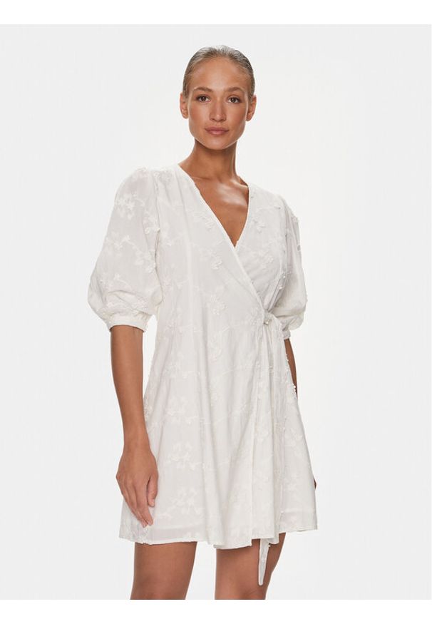 Selected Femme Sukienka 16089220 Biały Regular Fit. Kolor: biały. Materiał: bawełna