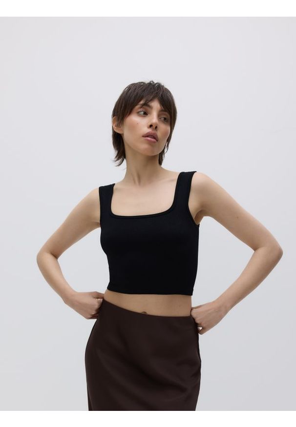 Reserved - Krótki top na ramiączkach - czarny. Kolor: czarny. Materiał: dzianina. Długość rękawa: na ramiączkach. Długość: krótkie