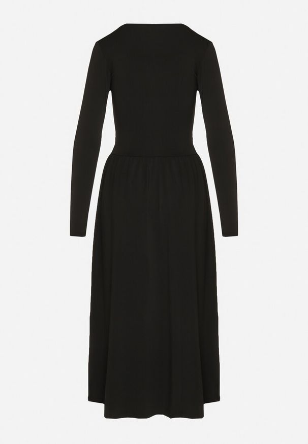 Born2be - Czarna Marszczona Sukienka Taliowana z Wiskozą z Dekoltem V i Długim Rękawem Emirie. Okazja: na co dzień, na spotkanie biznesowe. Typ kołnierza: dekolt w kształcie V. Kolor: czarny. Materiał: wiskoza. Długość rękawa: długi rękaw. Styl: casual, biznesowy