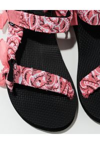 ARIZONA LOVE - Różowe sandały Trekky Blush. Zapięcie: pasek. Kolor: różowy, wielokolorowy, fioletowy. Materiał: bawełna, materiał. Wzór: aplikacja, paski, paisley. Sezon: lato. Styl: elegancki #2