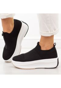 Czarne sportowe buty damskie Filippo Dp7552/26. Okazja: na spacer, na co dzień. Kolor: czarny. Materiał: tkanina. Szerokość cholewki: normalna. Sezon: lato, wiosna. Obcas: na platformie. Sport: turystyka piesza #1