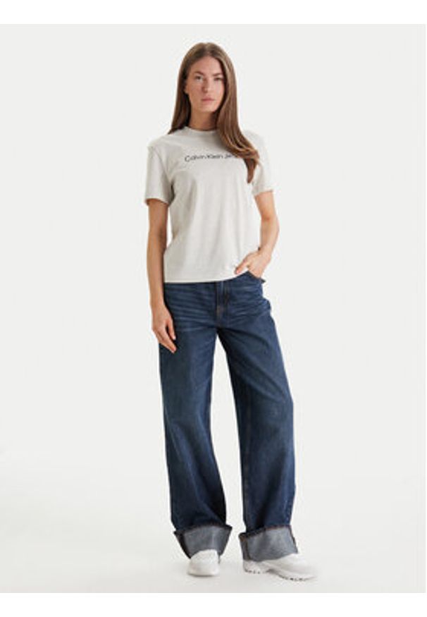 Calvin Klein Jeans T-Shirt LV047C912G Beżowy Regular Fit. Kolor: beżowy. Materiał: bawełna