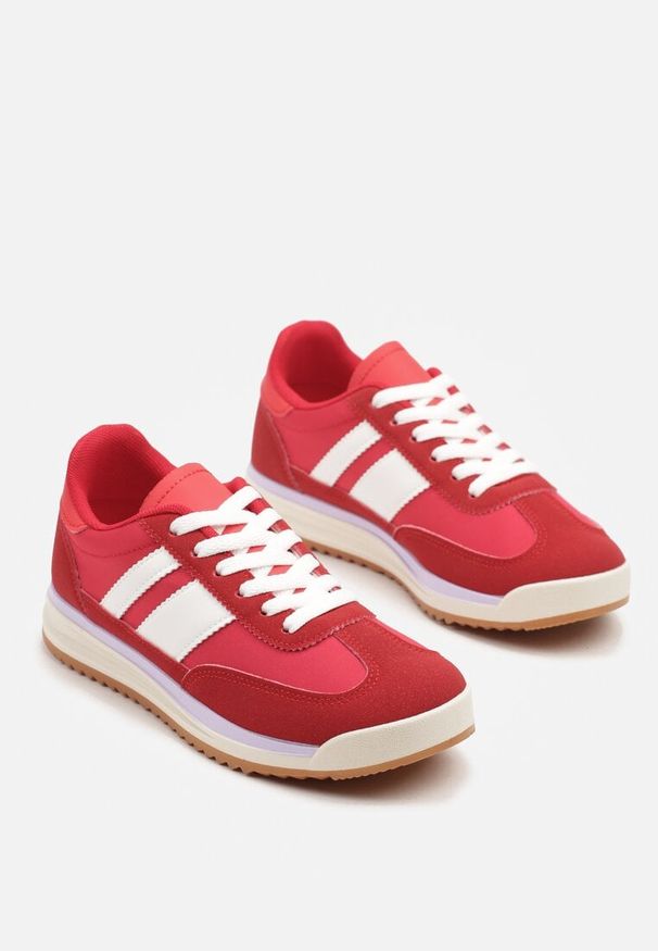 Born2be - Czerwone Sneakersy Klasyczne Tenisówki z Przeszyciami Kelluria. Okazja: na co dzień. Nosek buta: okrągły. Kolor: czerwony. Materiał: jeans. Obcas: na płaskiej podeszwie