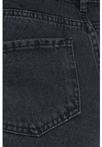 Answear Lab - Szorty jeansowe. Stan: podwyższony. Kolor: czarny. Materiał: jeans. Wzór: gładki. Styl: wakacyjny #2