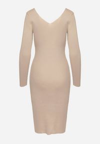 Born2be - Beżowa Sukienka z Dzianiny z Wiskozą o Dopasowanym Kroju z Rozcięciem i Guzikami Vilavia. Okazja: na co dzień. Kolor: beżowy. Materiał: wiskoza, dzianina. Wzór: aplikacja. Typ sukienki: proste. Styl: casual, elegancki #2