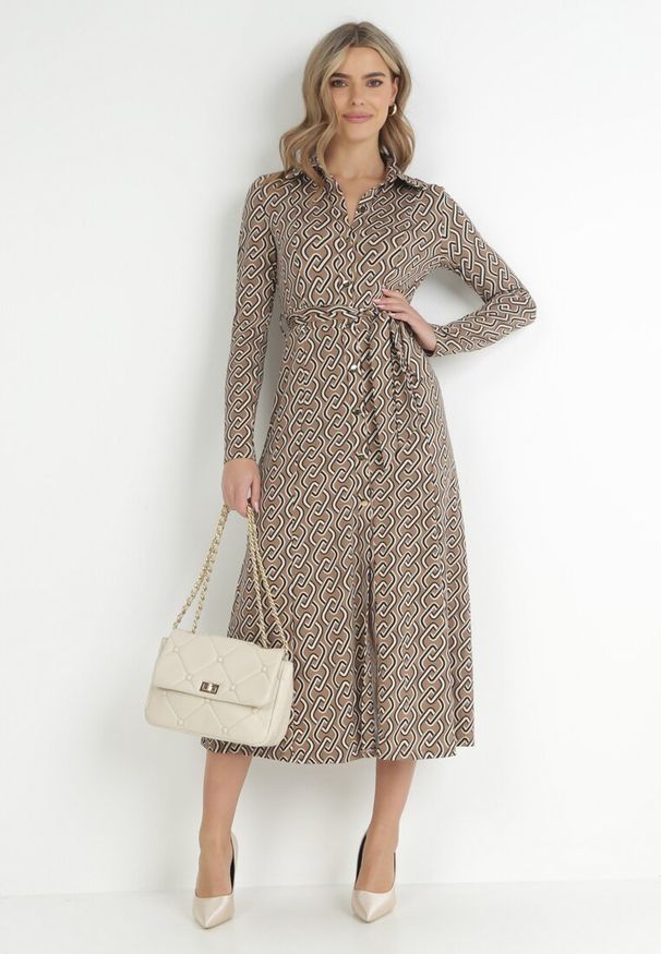 Born2be - Beżowa Sukienka Koszulowa z Wiązanym Paskiem Farima. Kolor: beżowy. Materiał: tkanina, materiał. Wzór: nadruk, aplikacja. Typ sukienki: koszulowe. Długość: midi